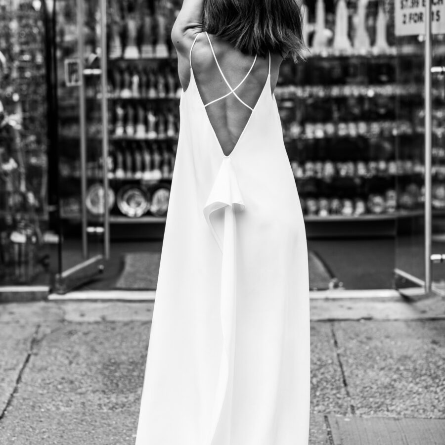 Agata Wojtkiewicz 2020 - Modèle Be Minimal - Robe de mariée minimaliste fluide pour une mariée moderne - Boutique Elle a dit Oui by Elsa Gary Caen